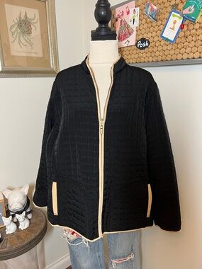 Black & Cream Reversible Quilted Jacket Sz. XL